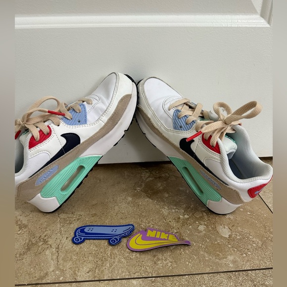 Kids Nike Air Max 90 with unique Velcro stickers for a true custom shoe - Picture 2 of 7